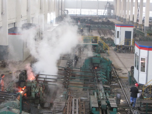 日照无缝钢管厂家生产车间